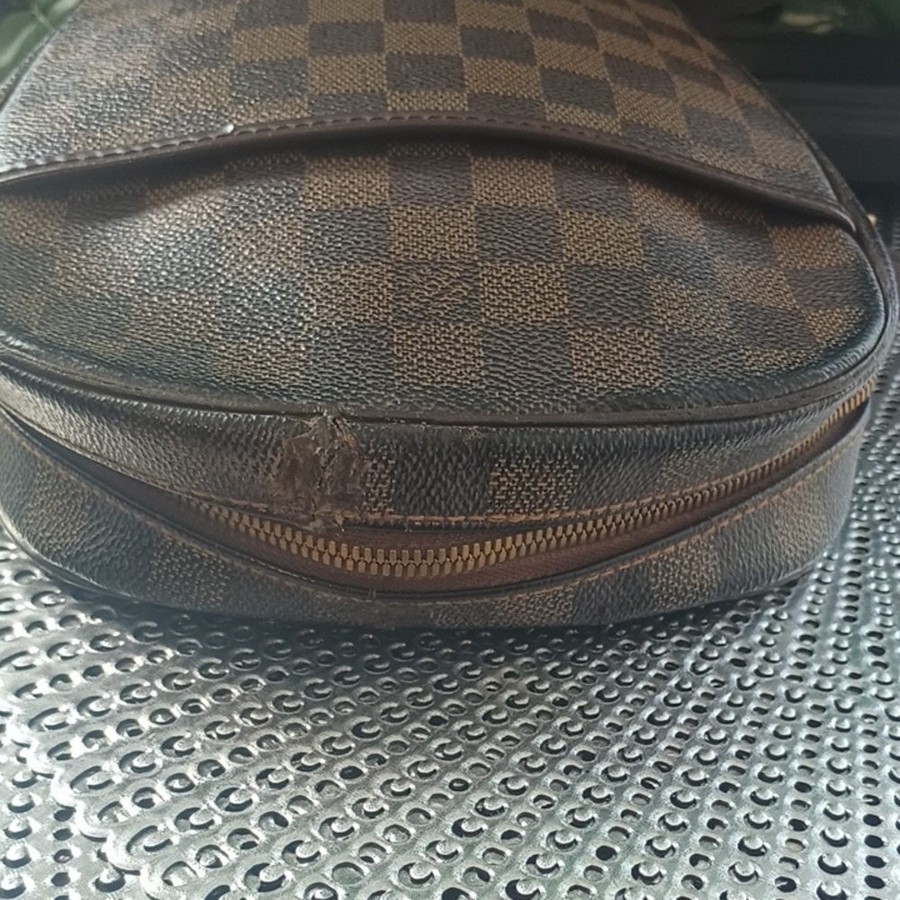 Louis Vuitton Damier Crossbody Bag - Picture 7 of 10
